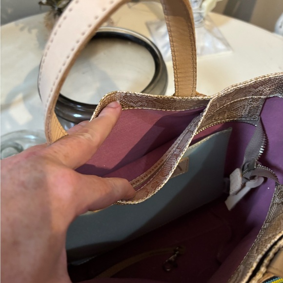 Like new Consuela Leah Essential tote. Crossbody/shoulder bag - Picture 4 of 7